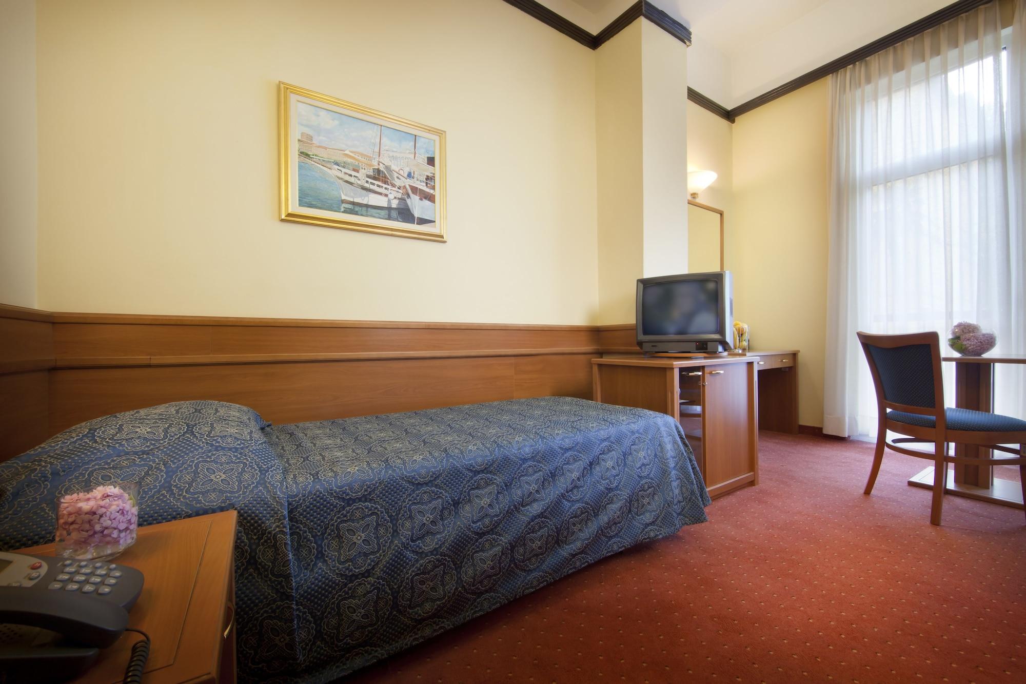 รีมิเซนส์ โฮเทล คริสตัล Hotel โอปาติยา ภายนอก รูปภาพ