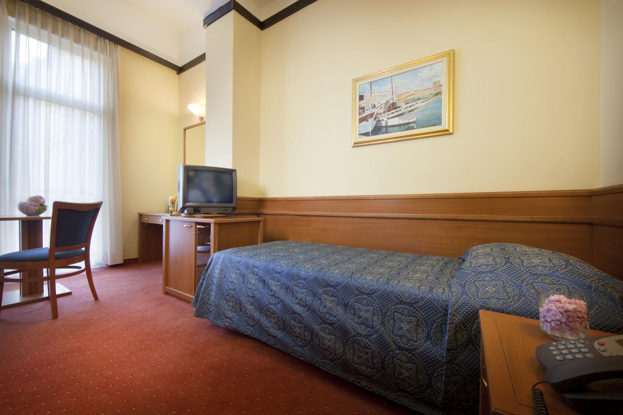 รีมิเซนส์ โฮเทล คริสตัล Hotel โอปาติยา ภายนอก รูปภาพ