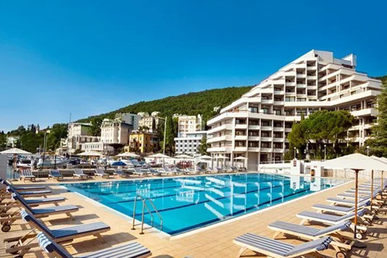 รีมิเซนส์ โฮเทล คริสตัล Hotel โอปาติยา ภายนอก รูปภาพ