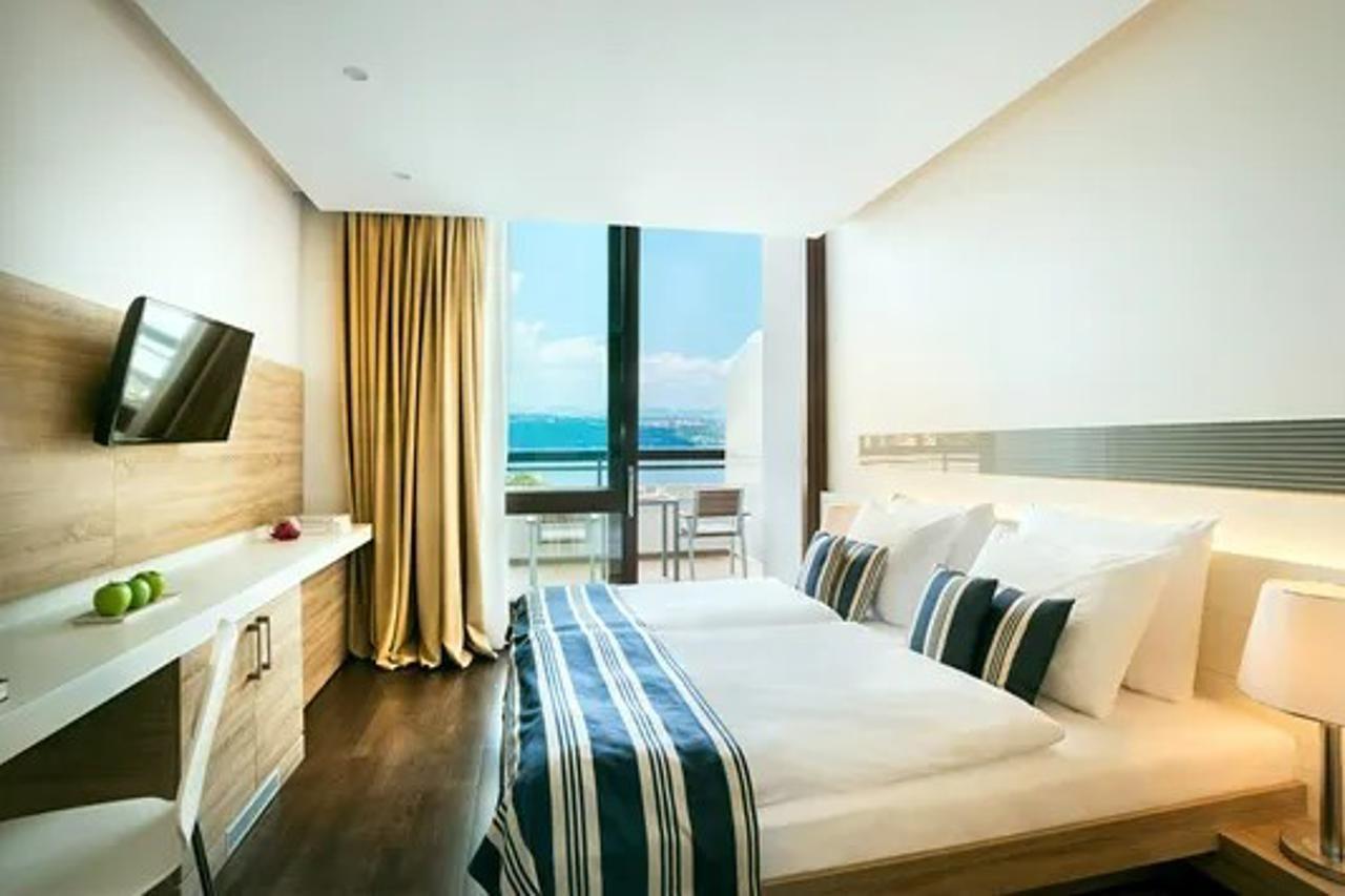 รีมิเซนส์ โฮเทล คริสตัล Hotel โอปาติยา ภายนอก รูปภาพ