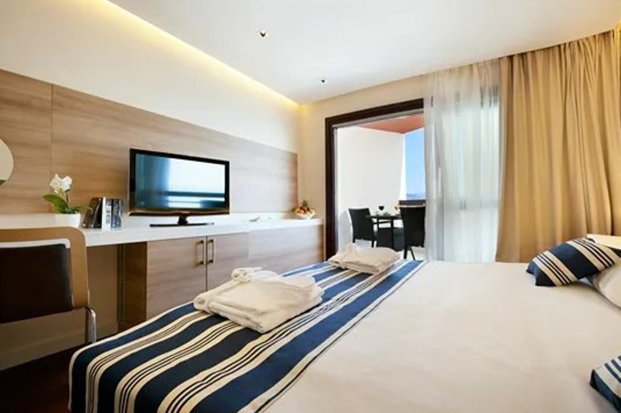 รีมิเซนส์ โฮเทล คริสตัล Hotel โอปาติยา ภายนอก รูปภาพ
