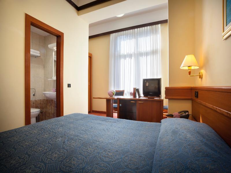 รีมิเซนส์ โฮเทล คริสตัล Hotel โอปาติยา ภายนอก รูปภาพ