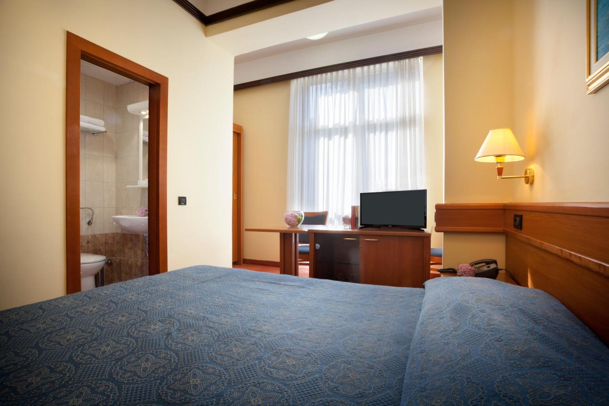 รีมิเซนส์ โฮเทล คริสตัล Hotel โอปาติยา ภายนอก รูปภาพ