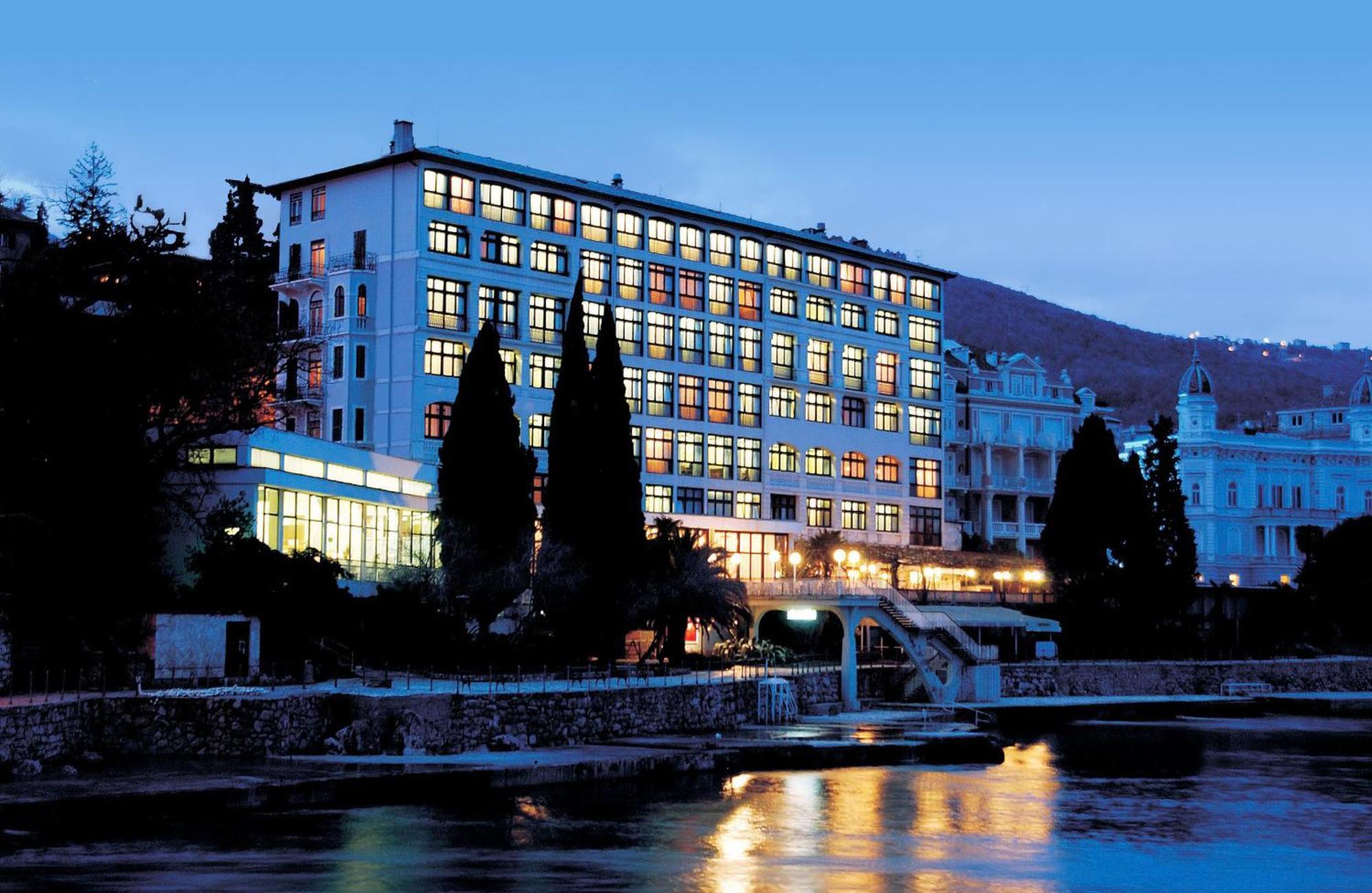 รีมิเซนส์ โฮเทล คริสตัล Hotel โอปาติยา ภายนอก รูปภาพ