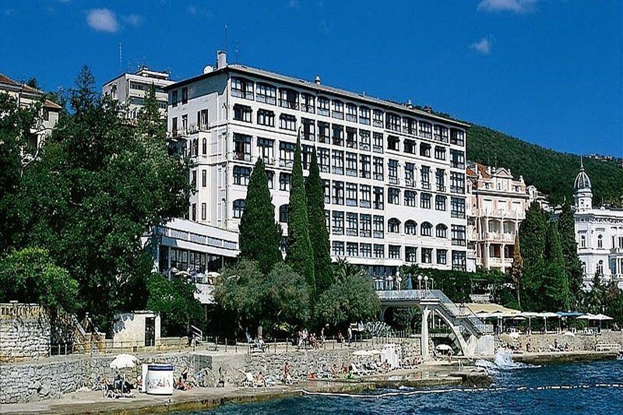 รีมิเซนส์ โฮเทล คริสตัล Hotel โอปาติยา ภายนอก รูปภาพ