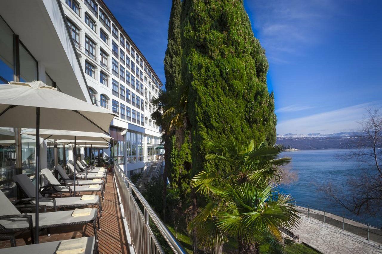 รีมิเซนส์ โฮเทล คริสตัล Hotel โอปาติยา ภายนอก รูปภาพ