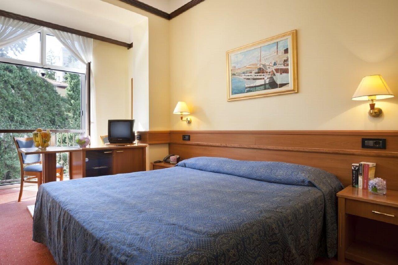 รีมิเซนส์ โฮเทล คริสตัล Hotel โอปาติยา ภายนอก รูปภาพ