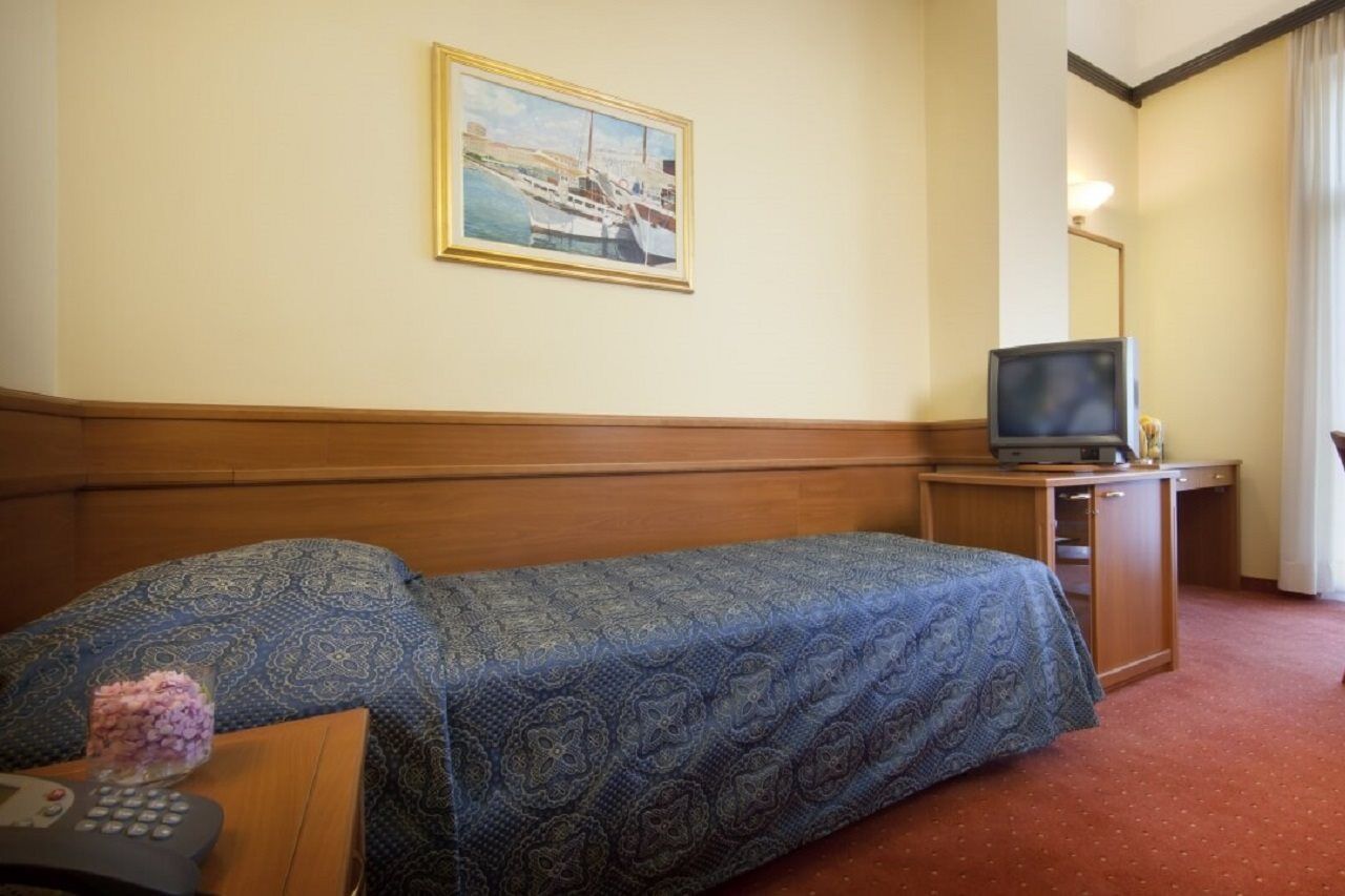 รีมิเซนส์ โฮเทล คริสตัล Hotel โอปาติยา ภายนอก รูปภาพ